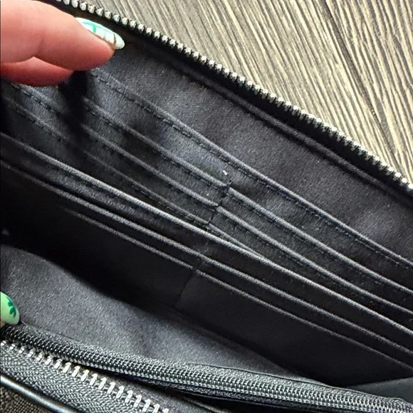 Black and Gray Geometric Clutch Wristlet - Picture 6 of 8